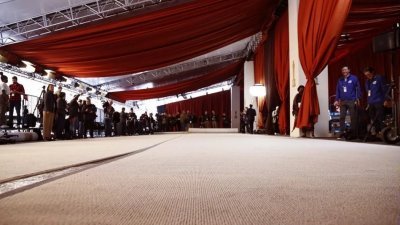 今年奥斯卡的地毯改为香槟色，一改60年以来的红毯传统。 （图取自网络）
