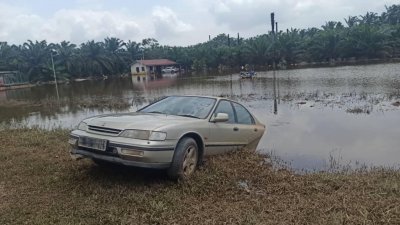 峇株巴辖仍有多处呈积水状态，以致大批灾黎暂时无法返家。