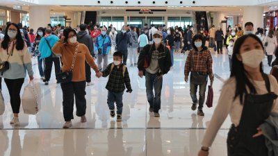 香港旅发局周三公布，上月访港旅客达146万人次，是3年疫情以来首次单月破100万。（图取自中通社）