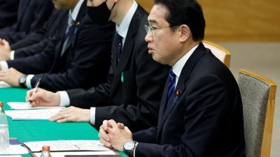 日本首相岸田文雄周四在日韩首脑会谈上，多次呼吁韩国总统尹锡悦，处理“慰安妇”、竹岛及日本水产品进口限制等问题。（图取自路透社）