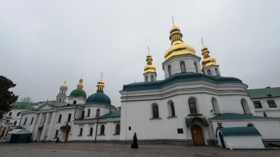 这是位于乌克兰基辅洞窟修道院的乌克兰东正教教会（UOC）的教堂。俄乌开战后，该教会及相关人员受到乌克兰当局制裁。