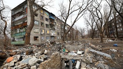 俄乌开战导致乌克兰3成国土被地雷和瓦砾覆盖，日本政府曾估算，完全清除需10年时间。（图取自路透社）