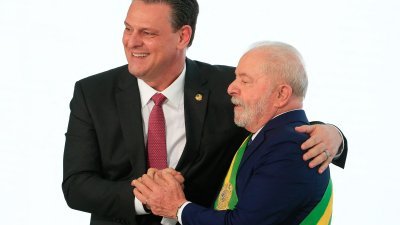 巴西农业部长法瓦罗（左）和巴西总统卢拉。（法新社档案照）