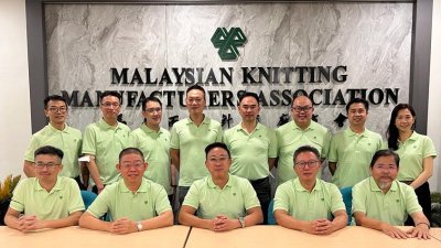 马来西亚针织厂商会反对，雇主公积金缴款率从13%提高至20%的提议。前排左3为陈冠智。