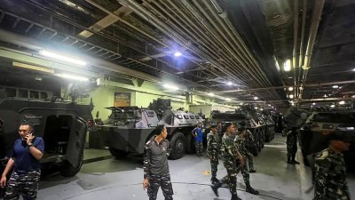 印尼今年轮值东盟峰会（ASEAN）主席国，陆军战术车辆和部队正运送至东协峰会地点，此次会议将著重在持续恶化的缅甸危机。（图取自印尼武装部队/法新社）
