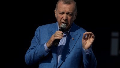 土耳其总统塔伊普埃尔多安周日在伊斯坦布尔的造势大会上，向支持者发表演说。（图取自路透社）