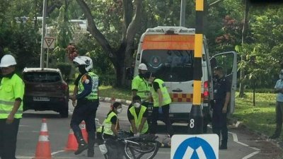 致命车祸发生在惹兰友诺士朝泛岛快速公路朝大士方向的叉路。