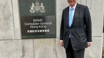 英国商业及贸易部国务部长约翰逊是5年来，也是《港区国安法》实施后，首位造访香港的英国高层官员。（图取自推特/Dominic Johnson CBE）