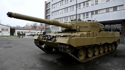 图为一辆德国的豹型坦克。（路透社档案照）