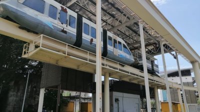 马六甲单轨火车停运，成为旅游区的白象计划之一，影响市容。