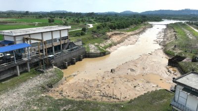 威省拉哈甸取水口慕达河水位于昨晚11时开始恢复至1.46公尺。槟州供水机构指出，双溪赖净水产量已恢复90%。