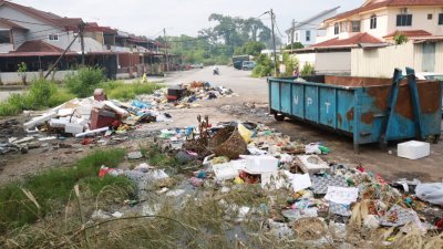 新板村民受促维护地方清洁，村委会将在巴刹大垃圾处装置闭路电视，揪出垃圾虫。