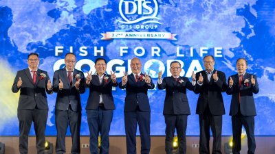 梁德志（左3起）、程晋强、陈泓缣等嘉宾出席DTS集团周年庆典。



