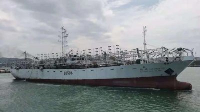 中国籍远洋渔船“鲁蓬远渔028”在印度洋中部海域沉没，船上39人失联。（图取自网络）