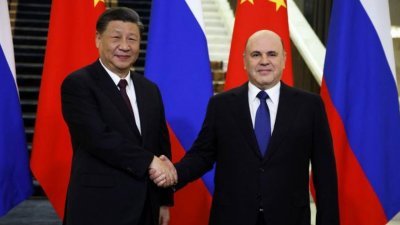 今年3月，中国国家主席习近平访俄期间，曾与俄罗斯总理米舒斯京（右）会面。（图取自路透社）