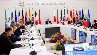 G7峰会周六进入第2天，各位领袖聚在广岛格兰王子大酒店内开会。（图取自路透社）