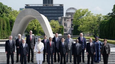 七国工业集团（G7）峰会周日在日本广岛结束为期3天的会议，此次峰会还邀请了摇摆国家领袖，巴西总统卢拉、印度总理莫迪和印尼总统佐科。（图取自日本外交部/法新社）