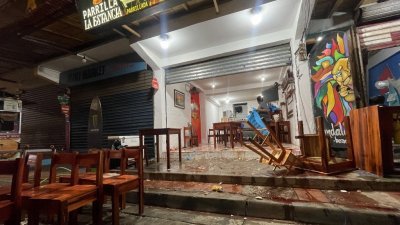 厄瓜多尔蒙塔尼塔镇一家餐厅，当地时间周六晚发生枪击案，造成至少6人丧生、6人受伤。（图取自法新社）