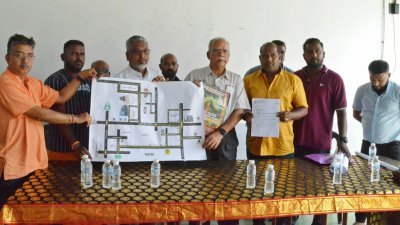 大卫玛瑟（前排左3起）、拉玛沙米等人，要求威南警方重新检讨兴都庙神辇游行庆典的限制。