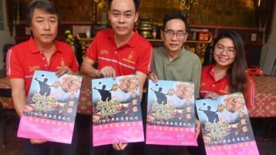 麦东利（左2起）与伍冠福等人于周三下午就“2023年槟城炒粿条争霸赛”，召开记者会呼吁炒粿条高手参赛。