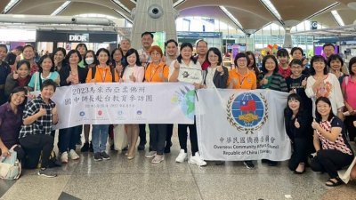 团员出发前在吉隆坡国际机场合照。