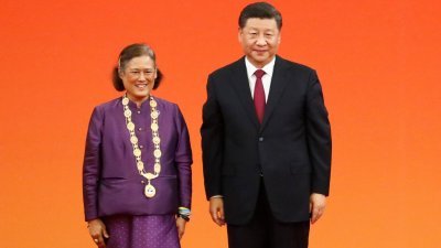 2019年9月29日，中国国家主席习近平（右）向泰国公主诗琳通颁授“友谊勋章”后合照。（图取自路透社）