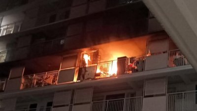 武吉巴督21街第210A座组屋13楼的一个单位之前发生火患，受困单位内的妇女伤重不治。