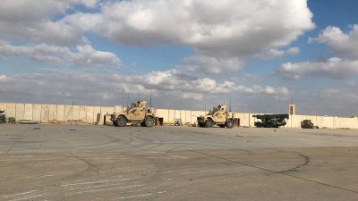 美军军车2020年1月13日，出现在伊拉克首都巴格达以西的艾因阿萨德空军基地。（路透社档案照）