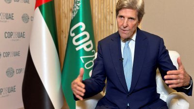 美国总统气候特使克里日前在阿联酋阿布扎比接受路透社的访问。（路透社档案照）