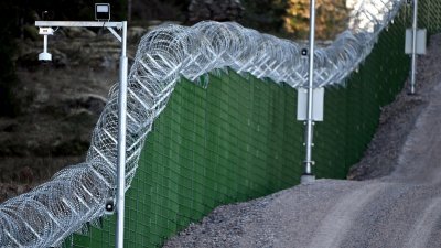 10月26日，芬兰和俄罗斯的试点边境围栏。（图取自路透社）