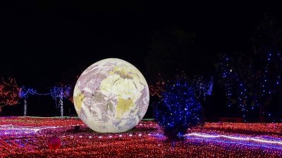 月光仙境”灯饰嘉年华于10月27日至11月26日，晚上7时至午夜12时，在威北泊淡宏愿公园（Vision Park）举行。（图取自珍珠快讯）