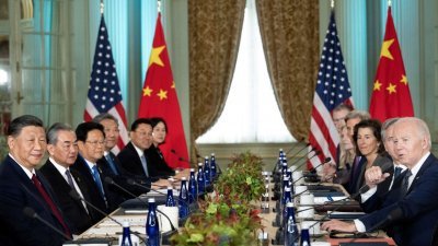 美国总统拜登和中国国家主席习近平上周三举行一年来的首次峰会。（图取自法新社）
