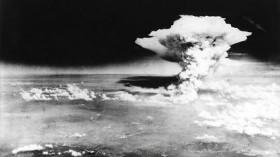1945年8月6日广岛原子弹爆炸产生的蘑菇云。（图取自网络）