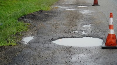 柔州预计明年拨出1亿5000万令吉，针对损坏路段展开翻修工作。