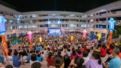约1500人出席新马寺庆中秋节活动。