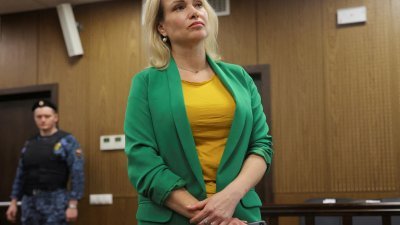 前俄罗斯国家电视台新闻编辑奥夫亚尼科娃，2022年7月28日出席俄罗斯莫斯科法庭听证会。（路透社档案照）