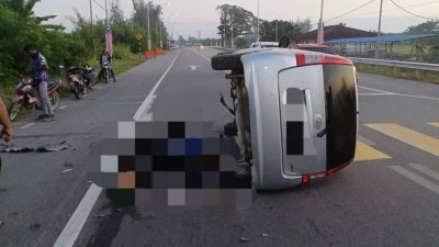 峇眼拿督半港路45公里处发生轿车与摩哆相撞车祸，造成共乘摩哆上学的俩兄妹当场惨死。（图取自网络）