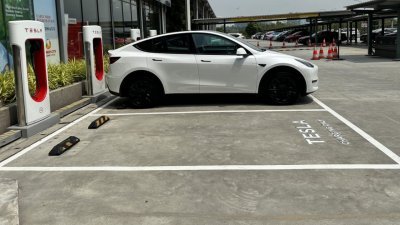 柔佛首座Tesla超级充电站正式启用