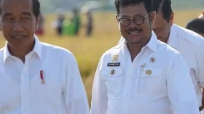 印尼农业部长夏鲁尔（右）总统佐科（左）内阁第6名涉贪部长。（图取自Tribunnews.com）