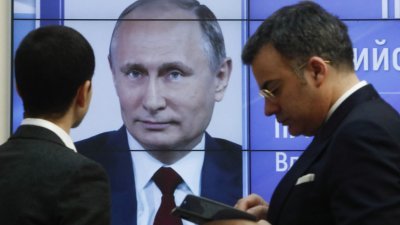 2018年3月19日，位于俄罗斯莫斯科的俄罗斯中央选举委员会总部的屏幕，显示著俄罗斯总统普京的2018年总统选举初步结果。（路透社档案照）