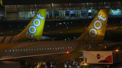 一架飞往澳洲珀斯的酷航客机因接到炸弹威胁，周四傍晚返回新加坡，新加坡警方逮捕机上一名30岁澳洲男子。
