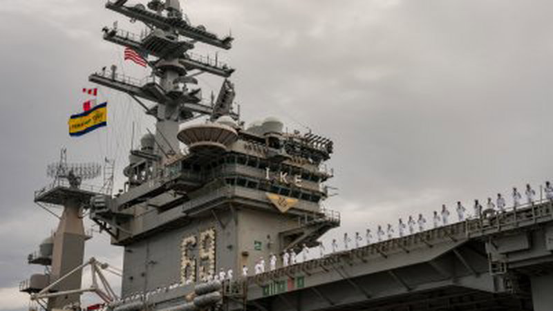 美国海军尼米兹级航母“艾森豪”号当地时间周六离开弗吉尼亚州诺福克海军基地，前往先前计划的部署地点。（图取自美国国防部/法新社）