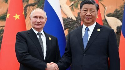 俄罗斯总统普京与中国国家主席习近平周三在北京会晤。（图取自俄罗斯卫星通讯社/法新社）