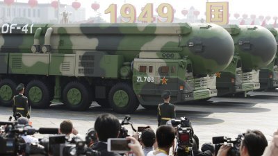 2019年的中华人民共和国成立70周年阅兵式上，东风-41核导弹方队压轴亮相。（图取自路透社）