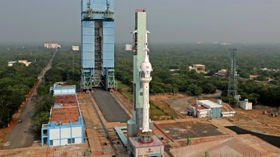 印度的“加冈扬”航天器，在该国南部安得拉邦斯利哈里柯塔岛的达万太空中心等待发射。（图取自印度太空研究组织面子书）