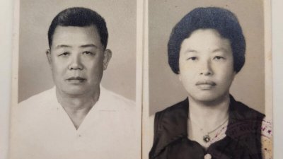 黄英玉的父亲黄祖芬和母亲卢燕鑫。