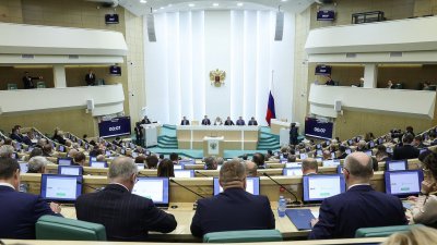 俄罗斯联邦委员会（议会上院）成员当地时间周三出席在莫斯科举行的会议。（图取自俄罗斯联邦委员会/路透社）