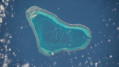 黄岩岛是南中国海中沙群岛的一个环礁，菲律宾称之为斯卡伯勒浅滩。（图取自网络）