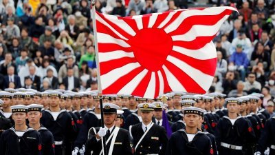 2018年10月14日，日本海上自卫队成员在日本东京北部朝霞驻屯地，参加年度自卫队仪式。（路透社档案照）