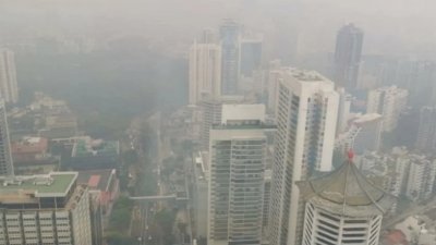 新加坡的烟霾情况于2019年9月15日，24小时的空气污染指数三年来首次破百点，达到不健康水平。（档案照）